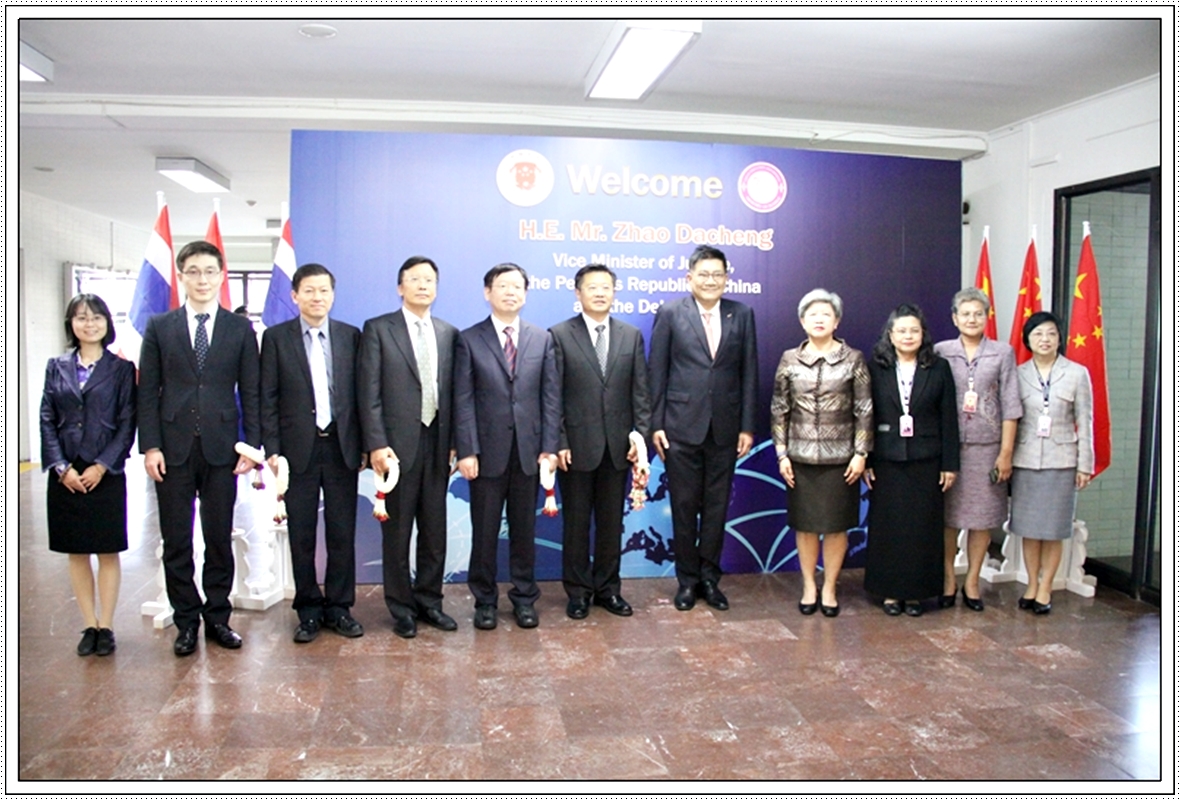 ﻿H.E. Mr.Zhao Dacheng รัฐมนตรีช่วยว่าการกระทรวงยุติธรรม สาธารณรัฐประชาชนจีน และคณะ เข้าเยี่ยมและศึกษาดูงานด้านการบังคับคดีและการไกล่เกลี่ยข้อพิพาทชั้นบังคับคดีของกรมบังคับคดี